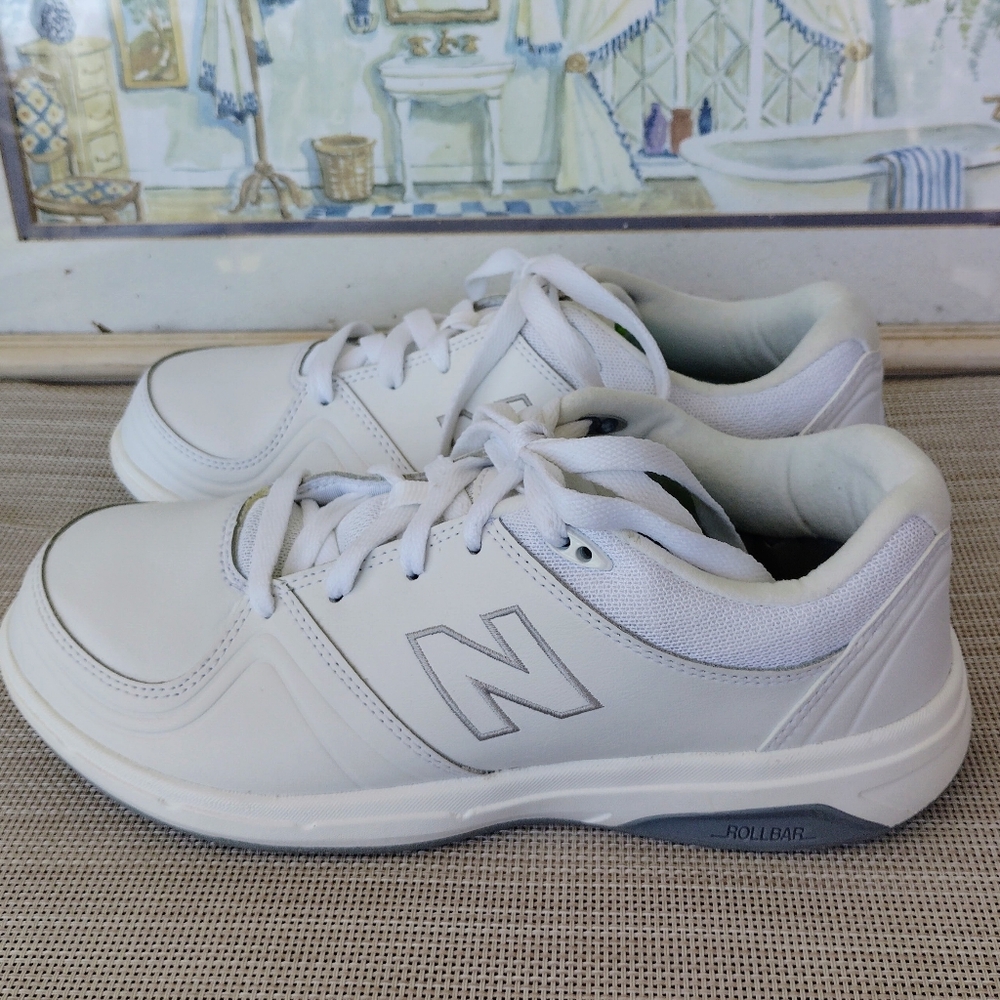 New Balance "813v1" White Leather/Gray Walking/Casual Shoes. Size 9D. Like New.